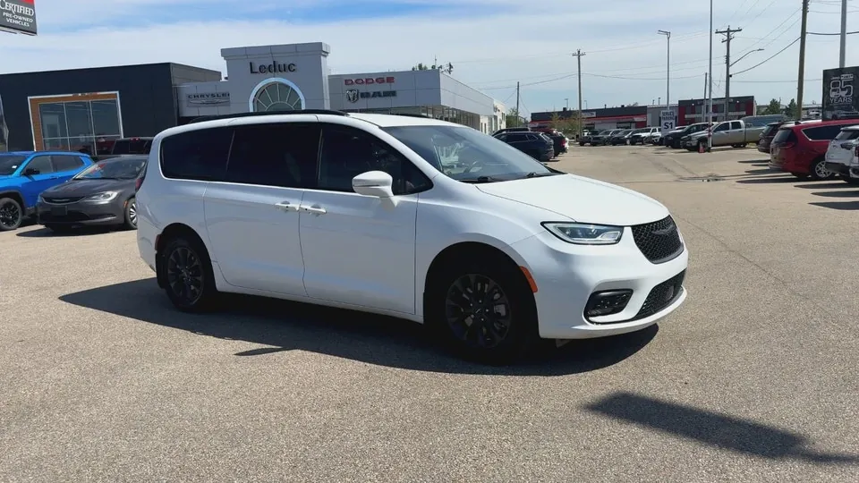 Chrysler Pacifica 2022 photo 2