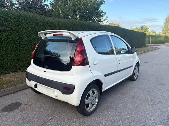 Peugeot 107 2008 photo 3