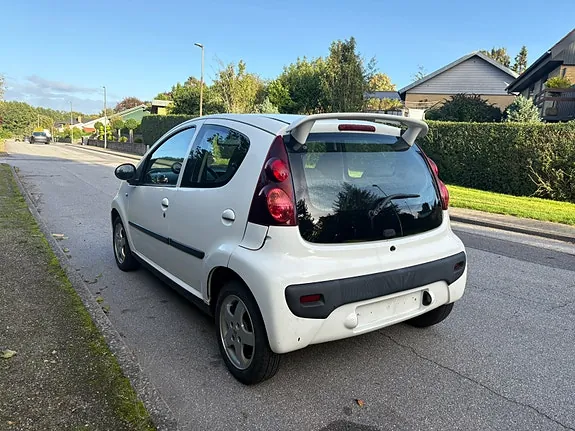 Peugeot 107 2008 photo 5