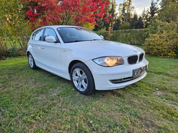 BMW 1 Series 2009 photo 2