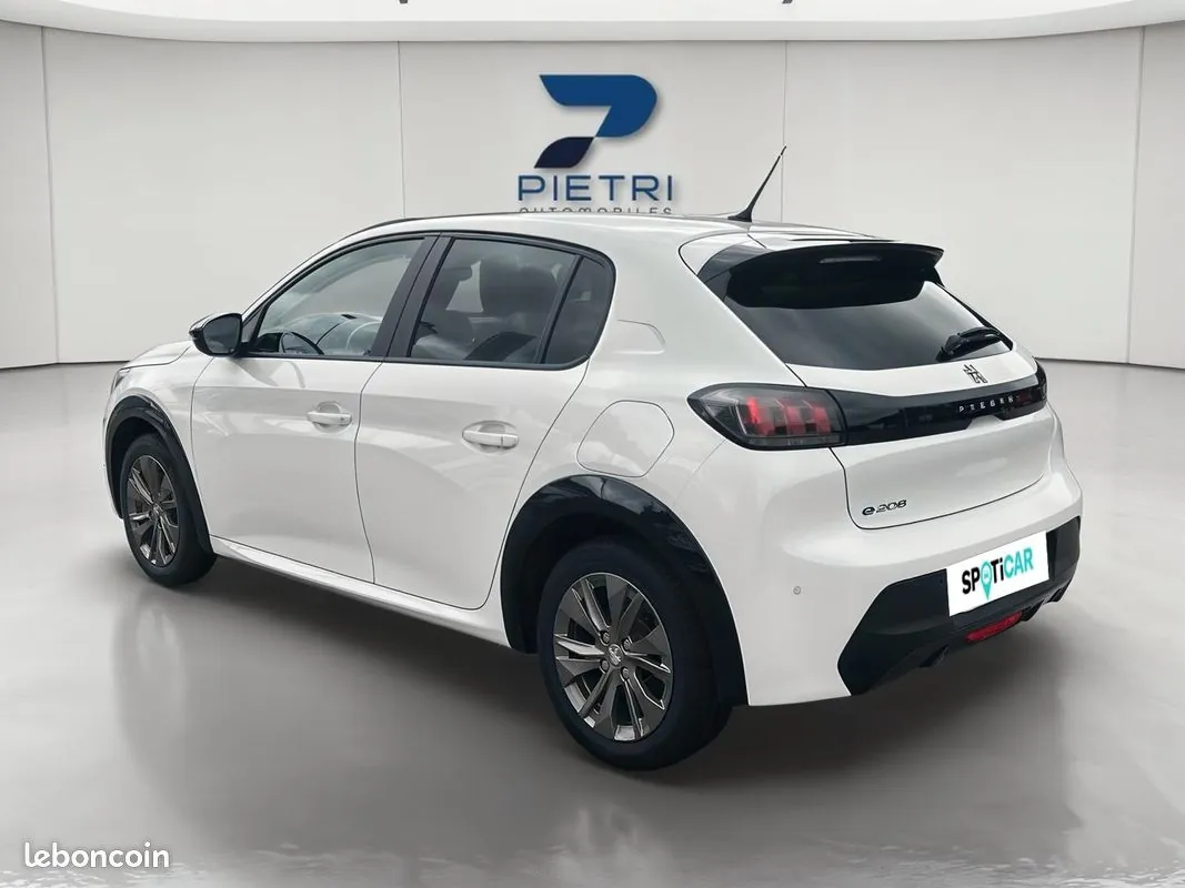Peugeot 208 2023 photo 3