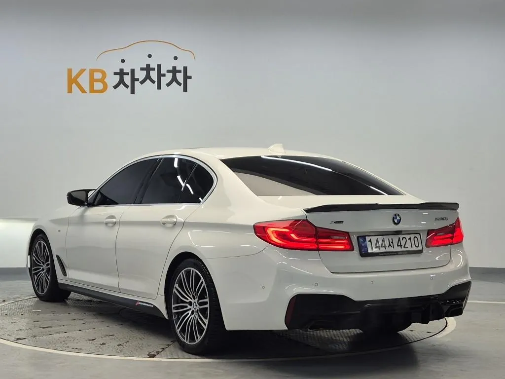 BMW 5 Series 2019 photo 2