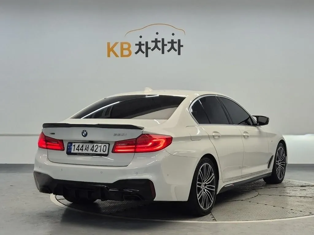 BMW 5 Series 2019 photo 3