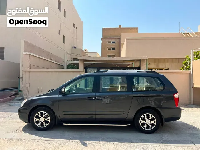 Kia Carnival 2014 photo 2
