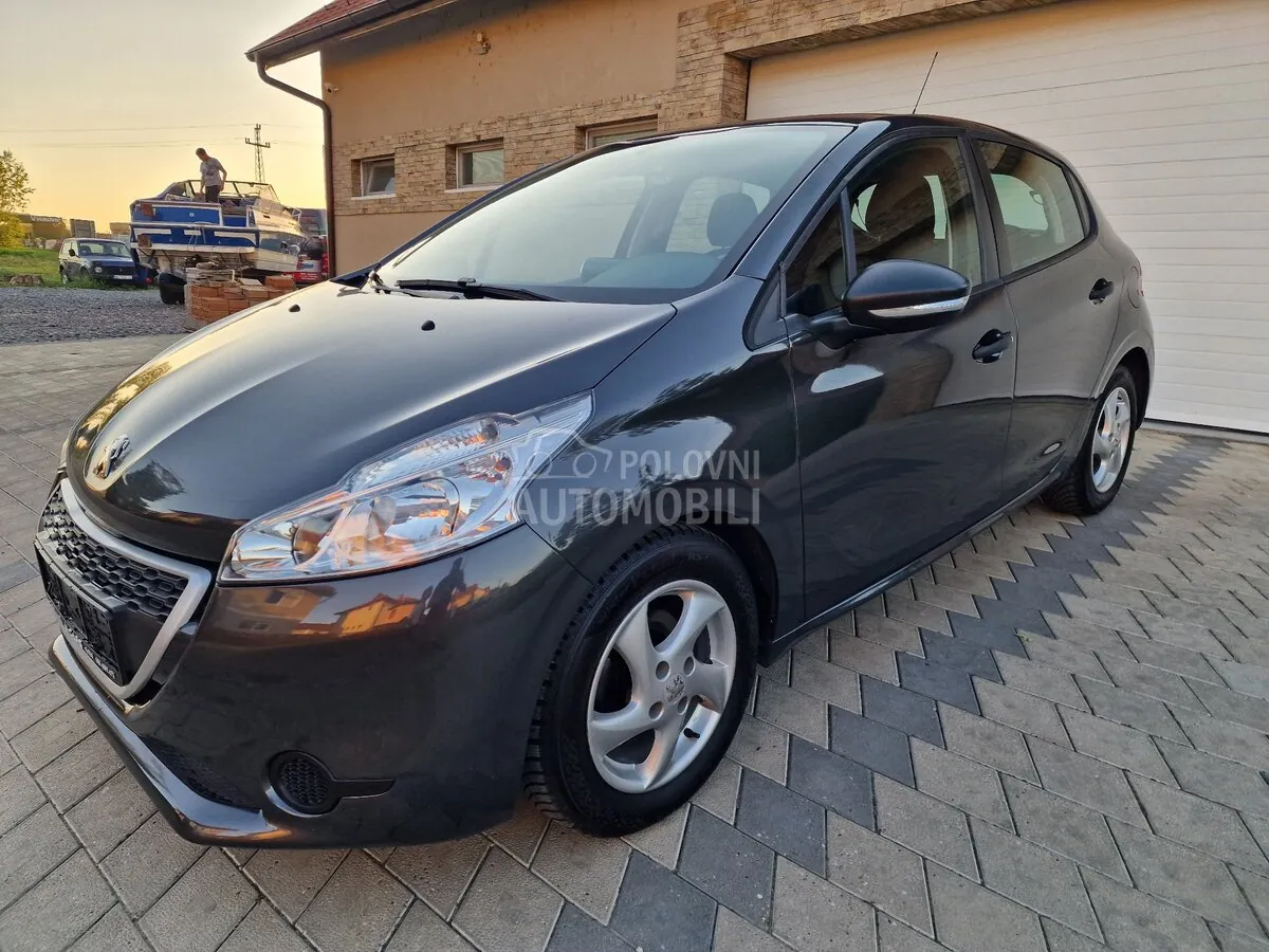 Peugeot 208 2014 photo 4