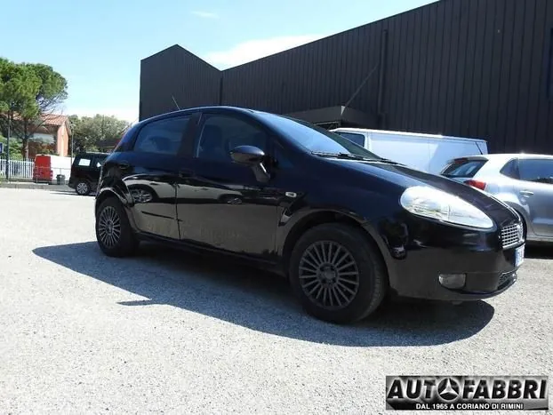 Fiat Grande Punto 2009 photo 2