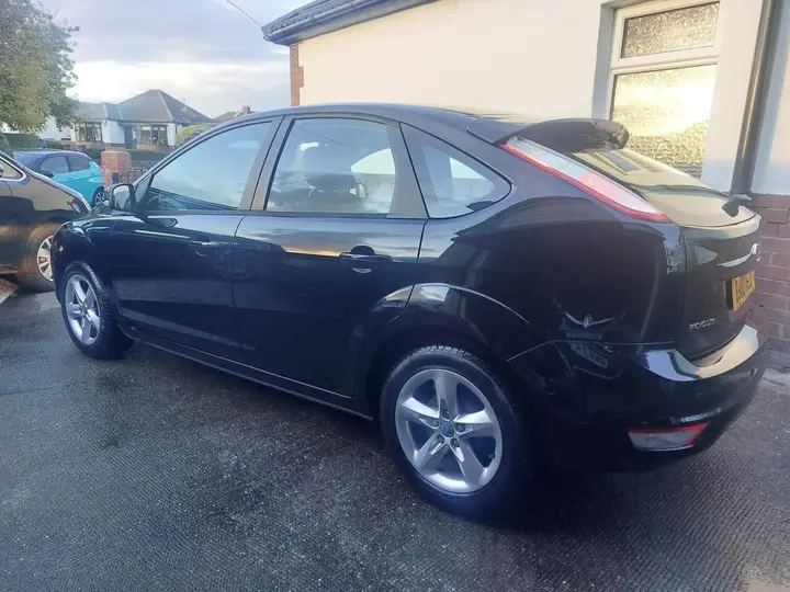 Ford Focus 2010 photo 3