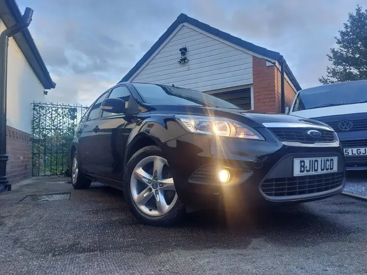 Ford Focus 2010 photo 2