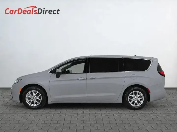 Chrysler Pacifica 2023 photo 3