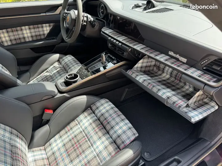 Porsche 911 2025 photo 2