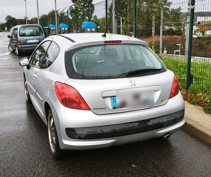Peugeot 207 2007 photo 2