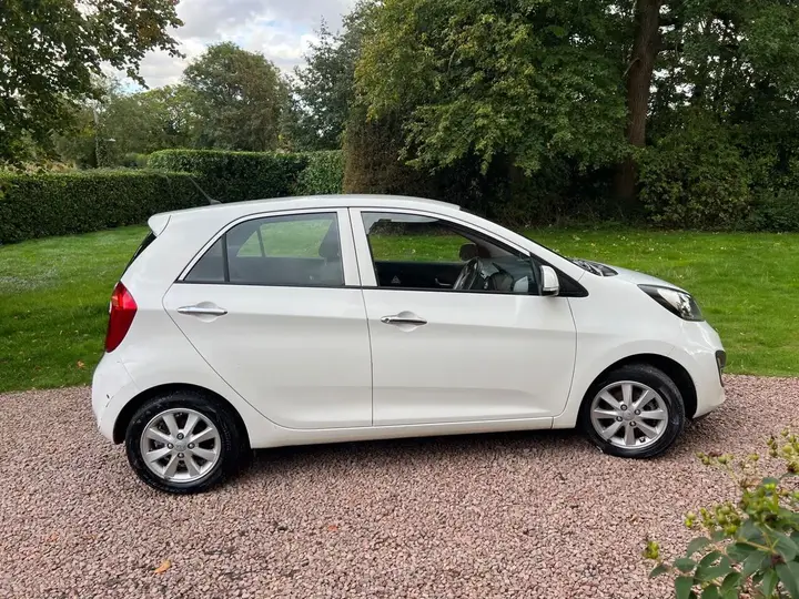 Kia Picanto 2015 photo 2