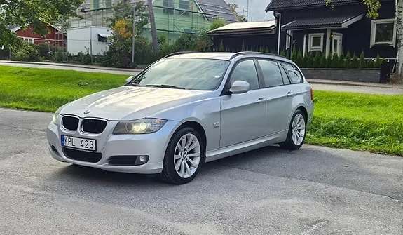 BMW 320D 2011 photo 2