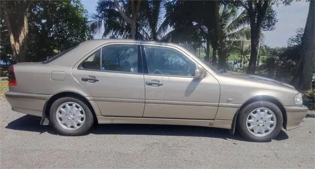 Mercedes-Benz C200