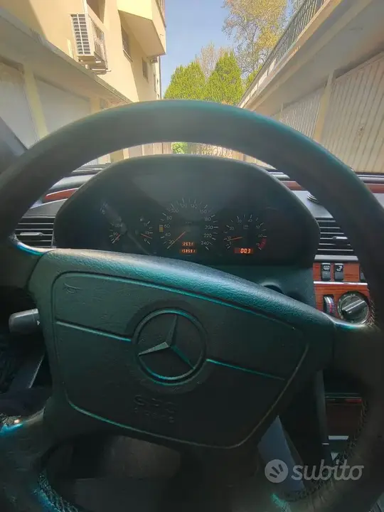 Mercedes-Benz C200 1994 photo 3