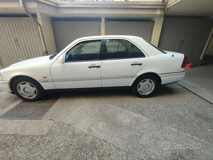 Mercedes-Benz C200