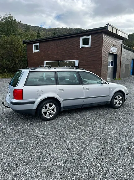 Volkswagen Passat 2000 photo 2