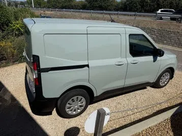Ford Transit Courier 2024 photo 2