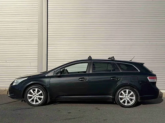Toyota Avensis 2010 photo 2