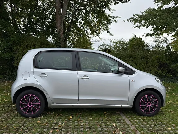 Volkswagen Up 2015 photo 4