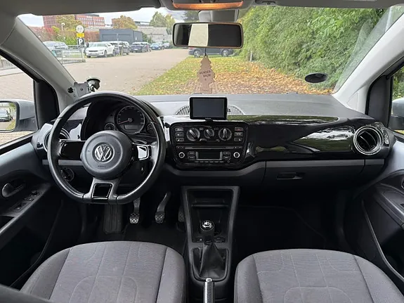 Volkswagen Up 2015 photo 5