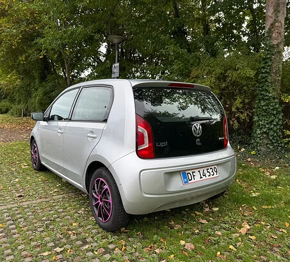 Volkswagen Up 2015 photo 2