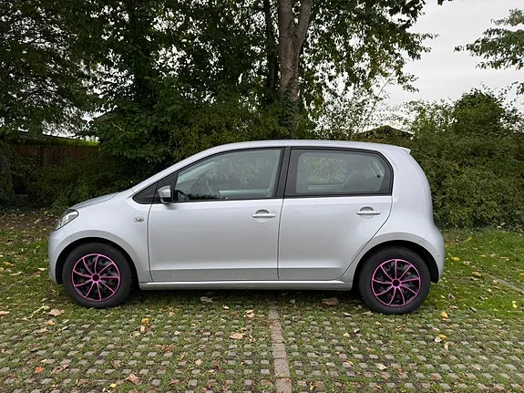 Volkswagen Up 2015 photo 3