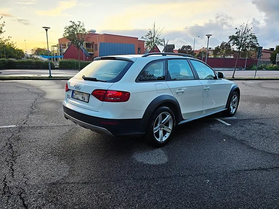 Audi A4 Allroad 2012 photo 2