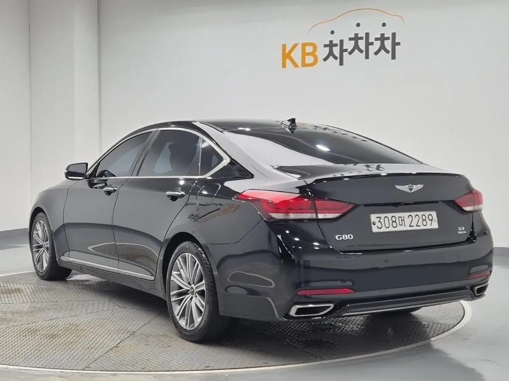 Genesis G80 2017 photo 2
