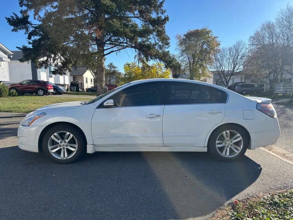 Nissan Altima 2011 photo 2