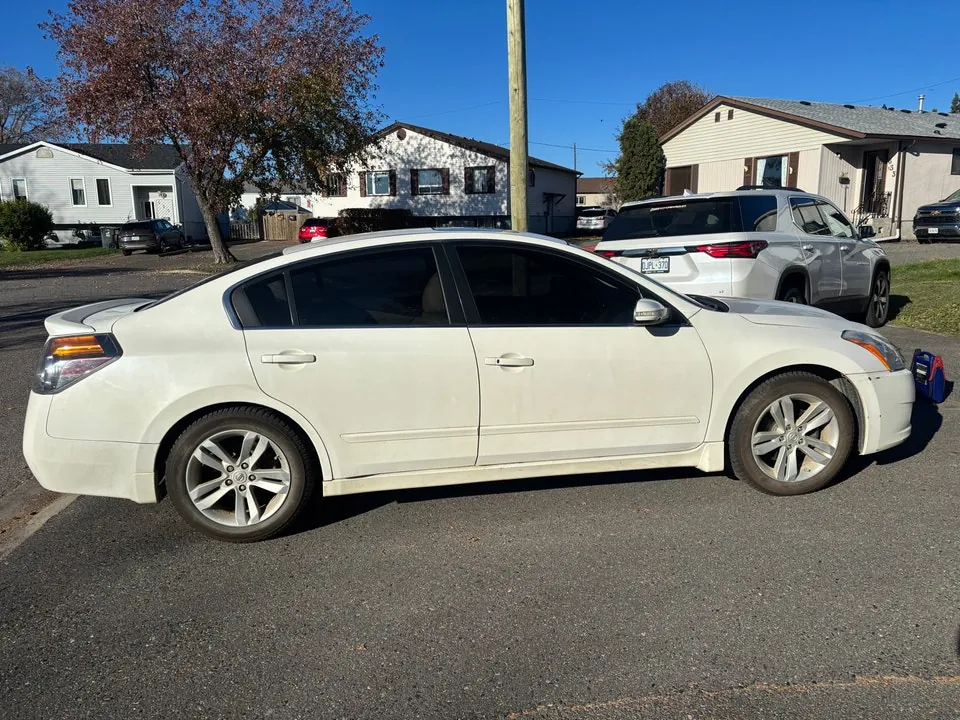 Nissan Altima 2011 photo 3