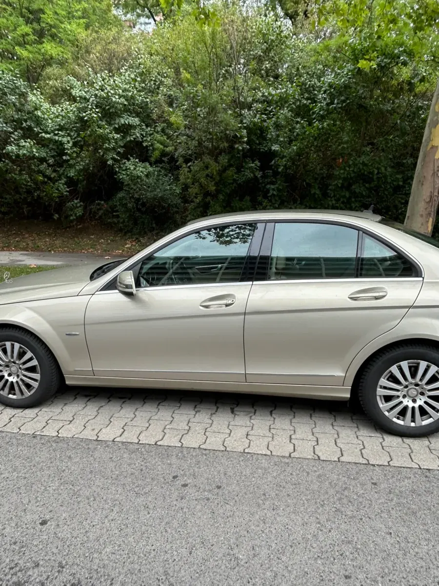 Mercedes-Benz C-Class 2011 photo 3