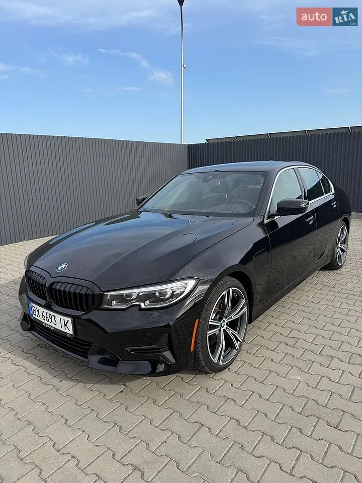 BMW 3 Series 2021 photo 2