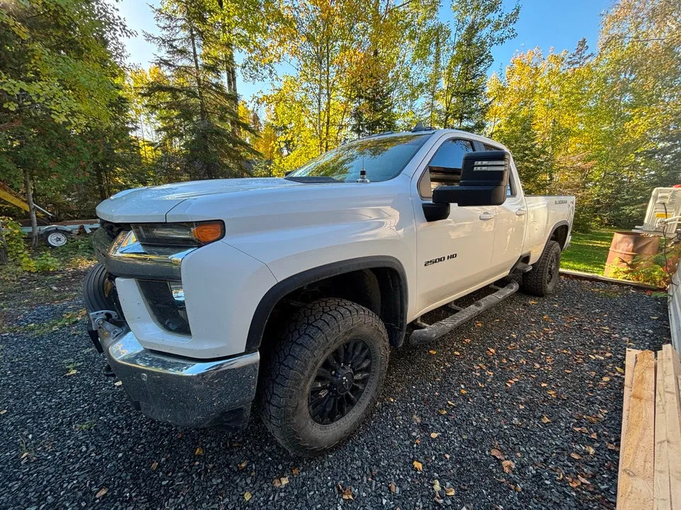 Chevrolet Silverado 2500 2022 photo 2