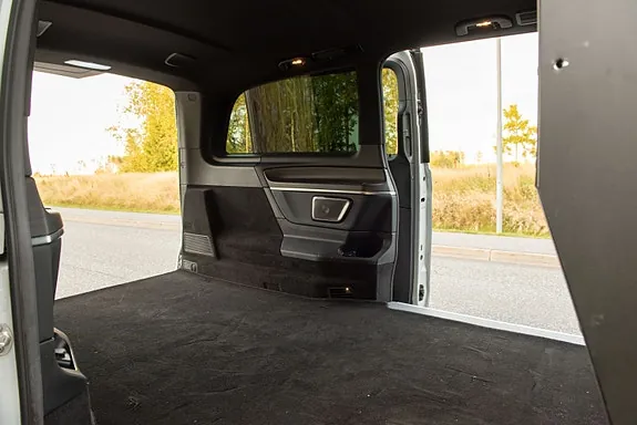 Mercedes-Benz V300 2025 photo 5