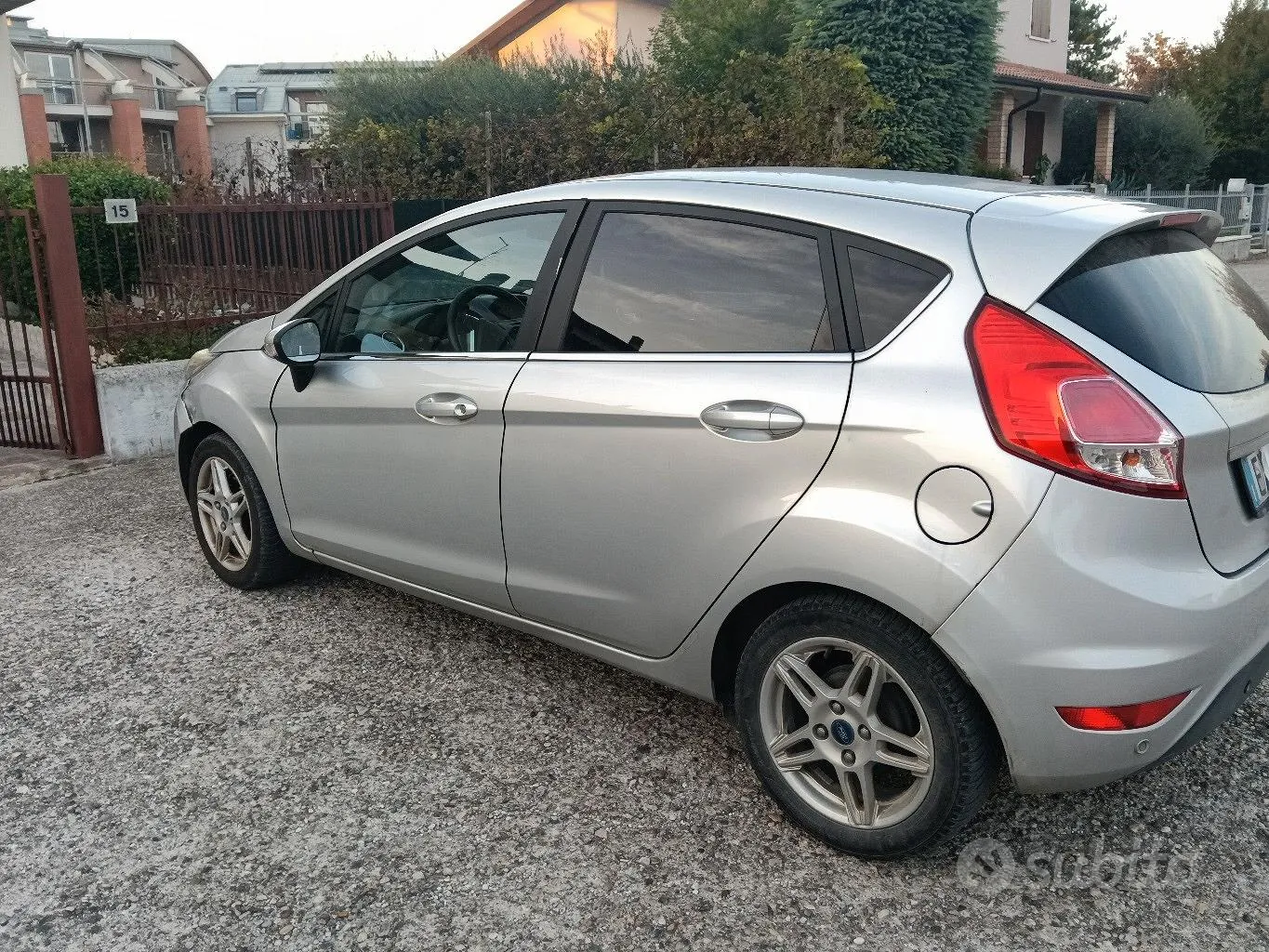 Ford Fiesta 2014 photo 2