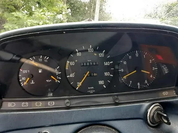 Mercedes-Benz 300 D 1983 photo 3