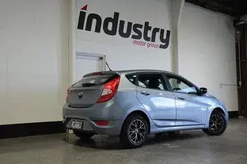 Hyundai Accent 2018 photo 3