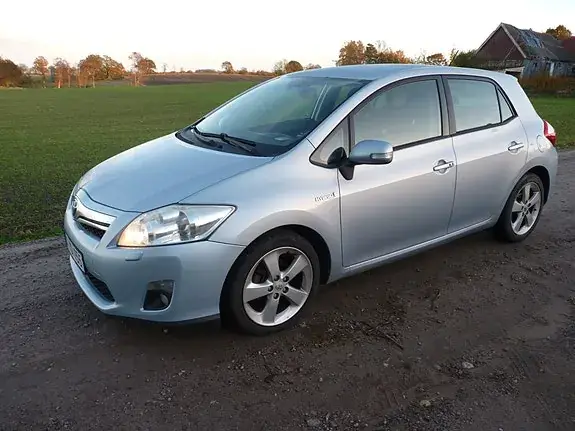 Toyota Auris 2011 photo 5