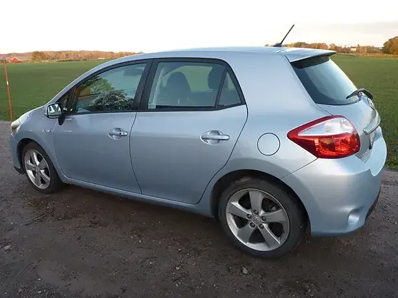 Toyota Auris 2011 photo 4