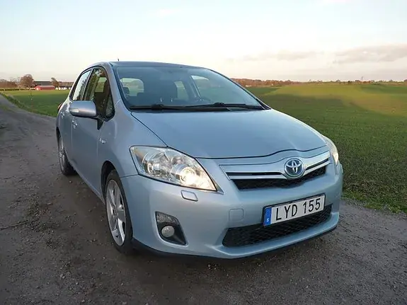 Toyota Auris 2011 photo 2