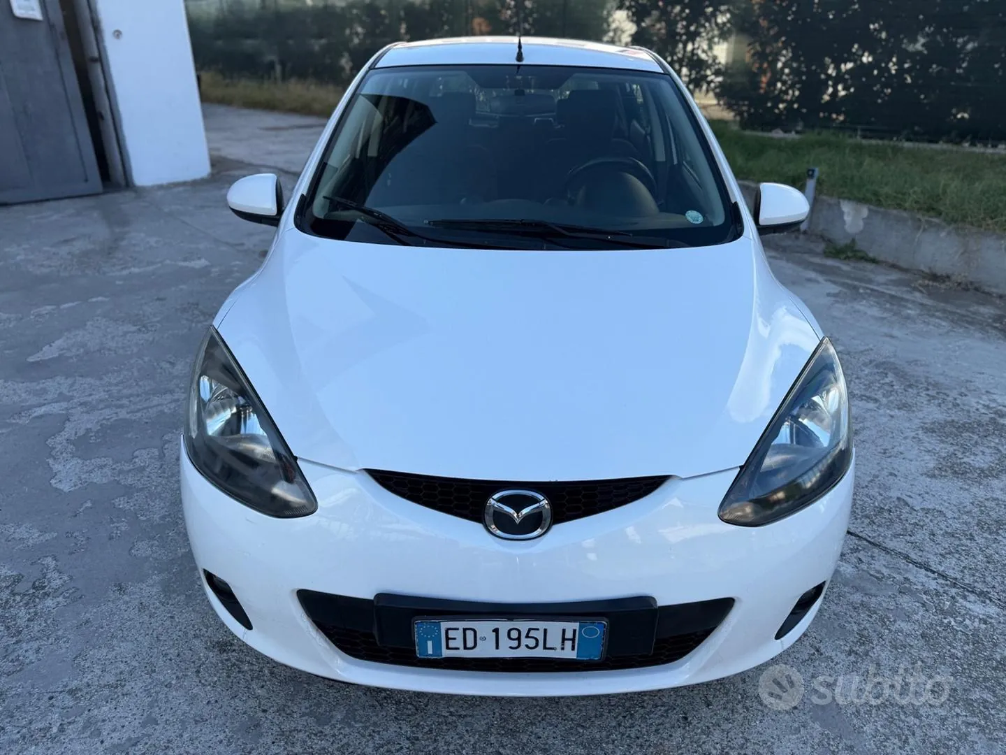 Mazda 2 2010 photo 4