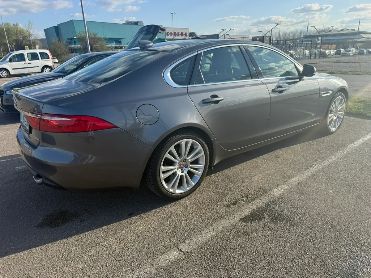 Jaguar Xf 2016 photo 3