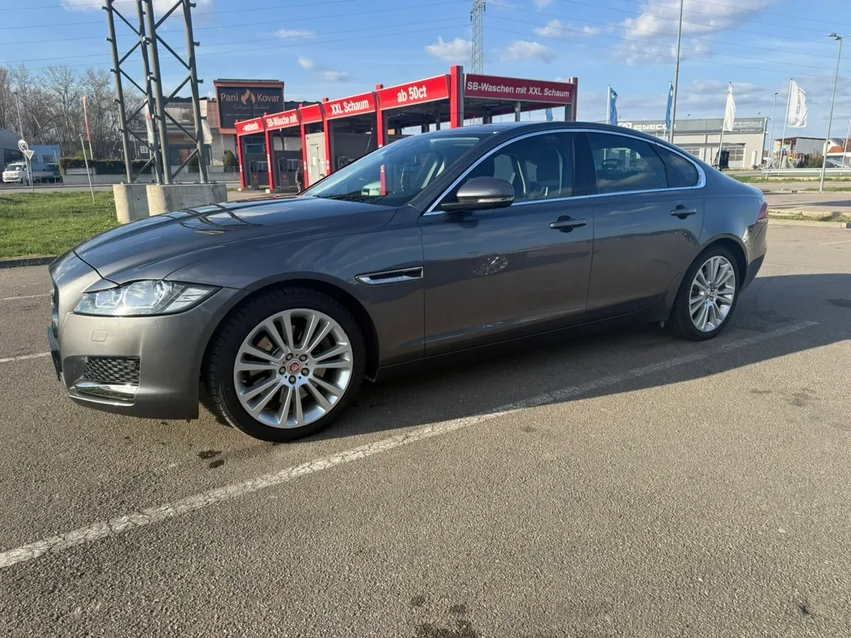 Jaguar Xf 2016 photo 2