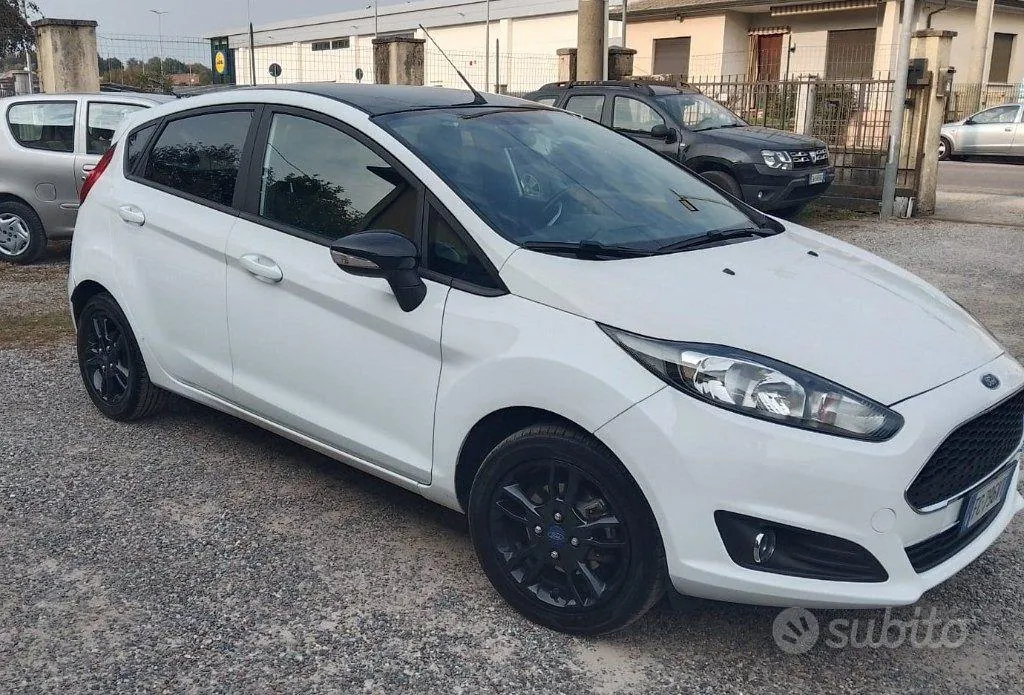 Ford Fiesta 2016 photo 2