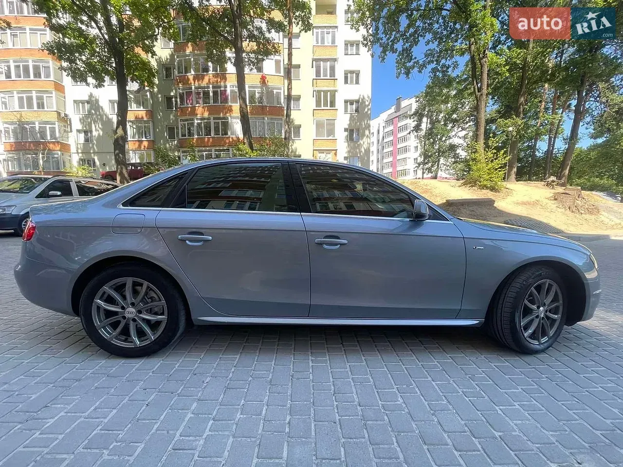 Audi A4 2011 photo 3