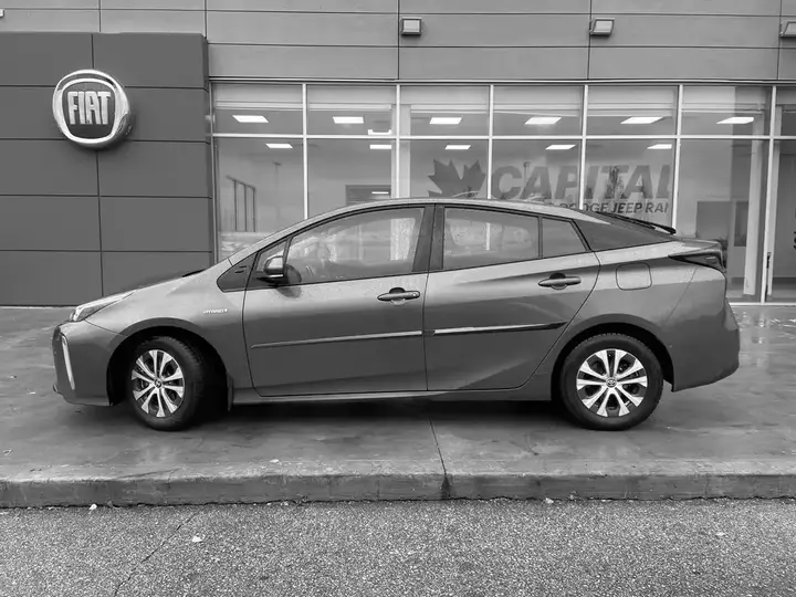 Toyota Prius 2021 photo 3