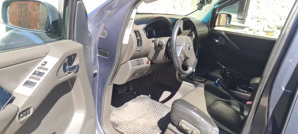 Nissan Pathfinder 2006 photo 2