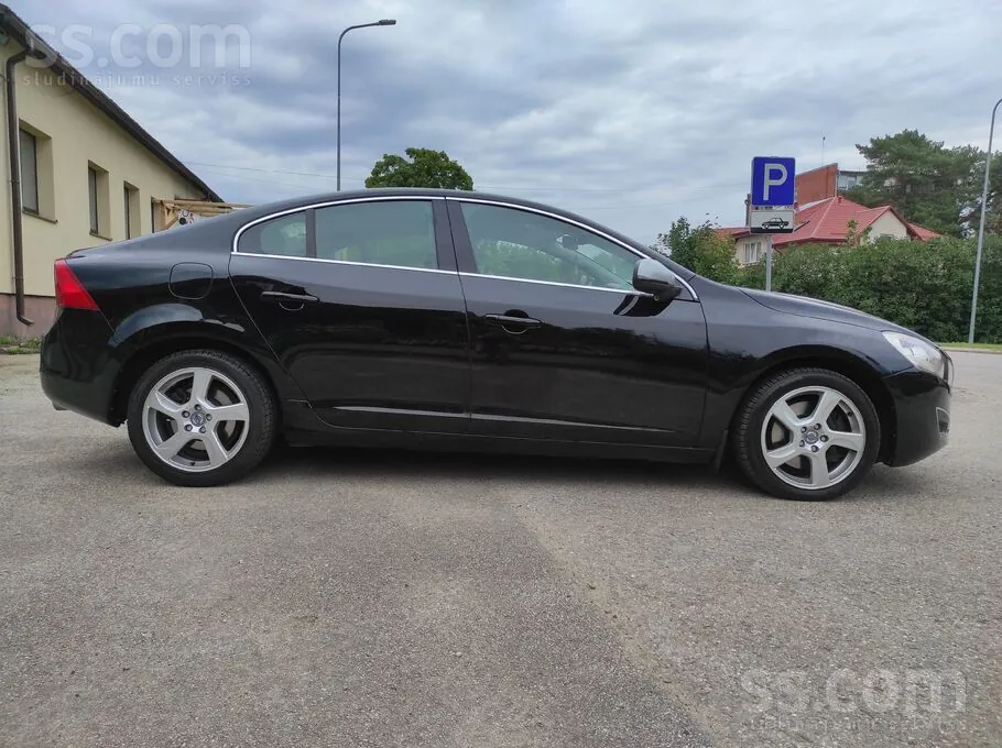 Volvo S60 2011 photo 4