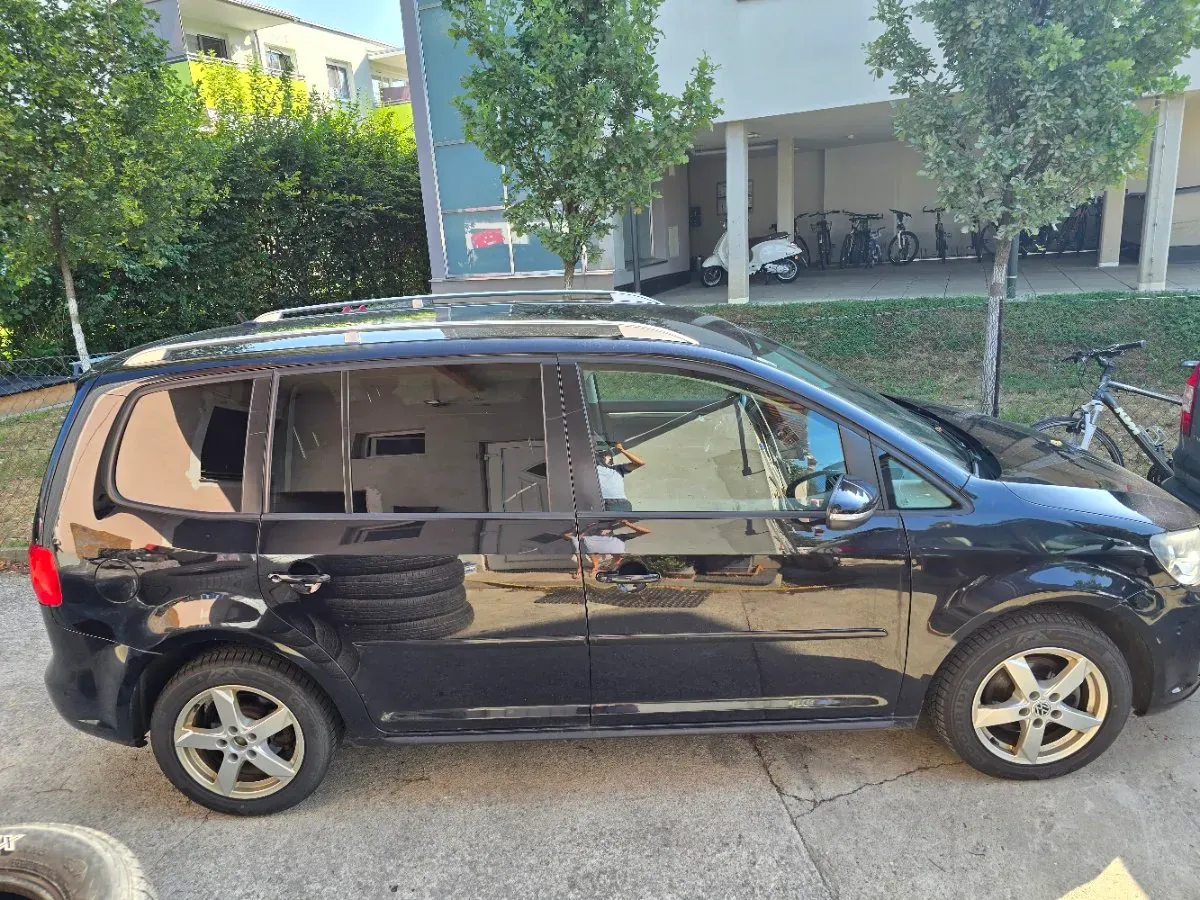 Volkswagen Touran 2010 photo 3